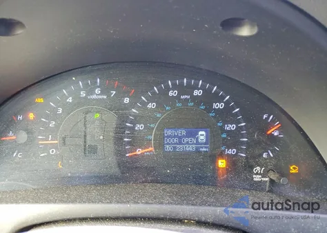 2011 Toyota Camry Base z USA, uszkodzony, nr VIN 4T4BF3EK2BR157190